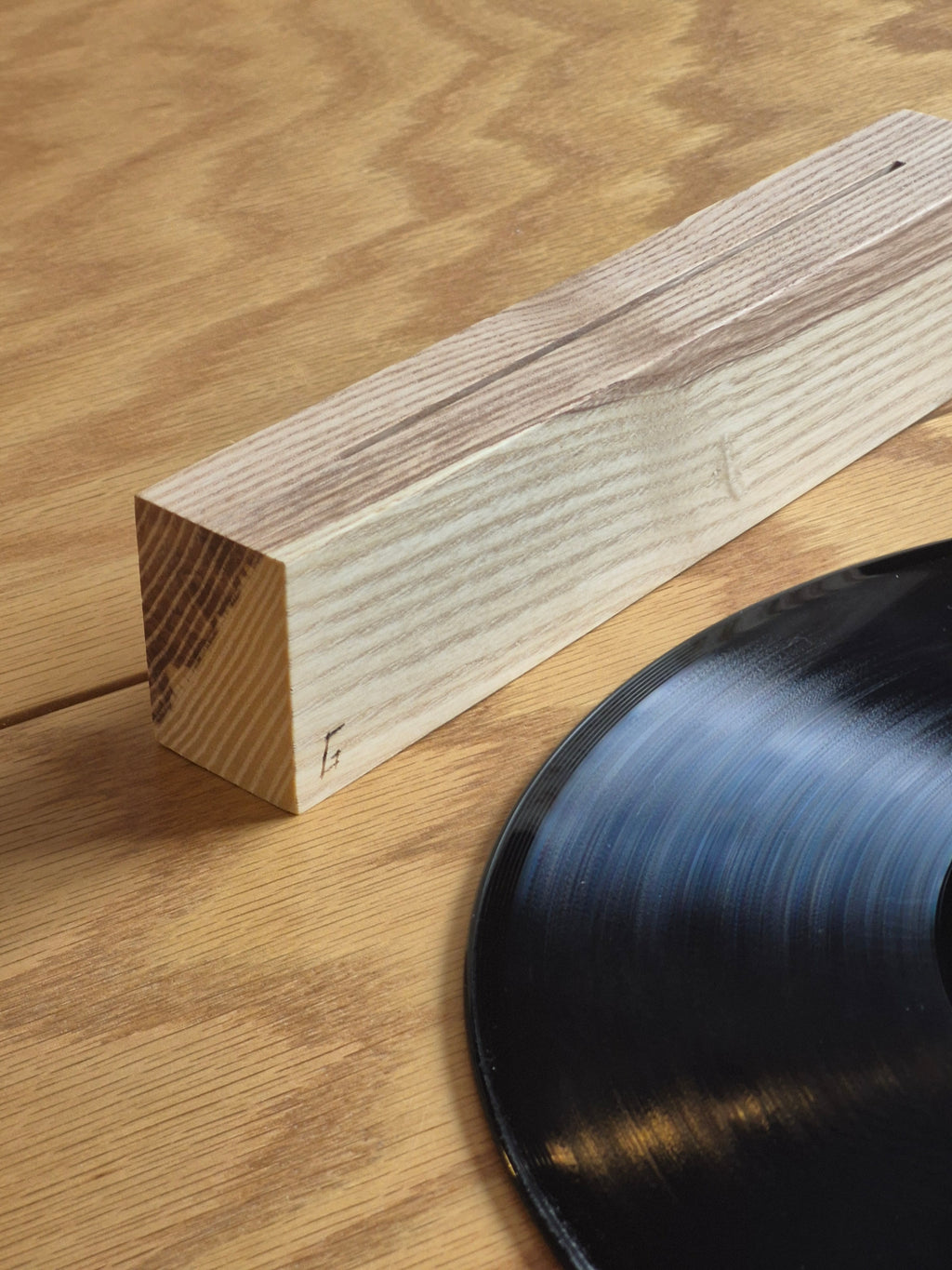 HiFi 12" Ash Vinyl Stand