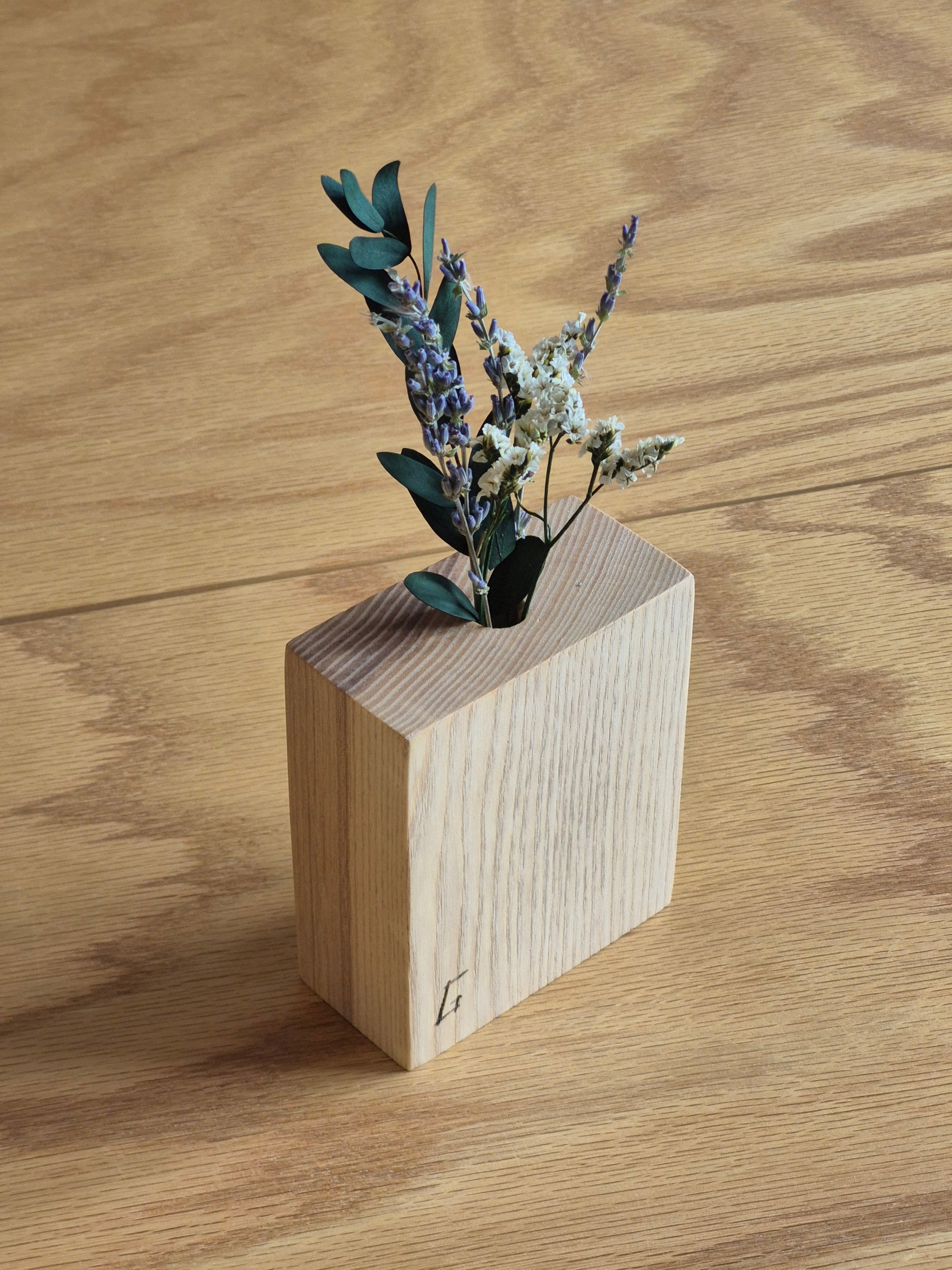 Single Fling Ash Flower Vase
