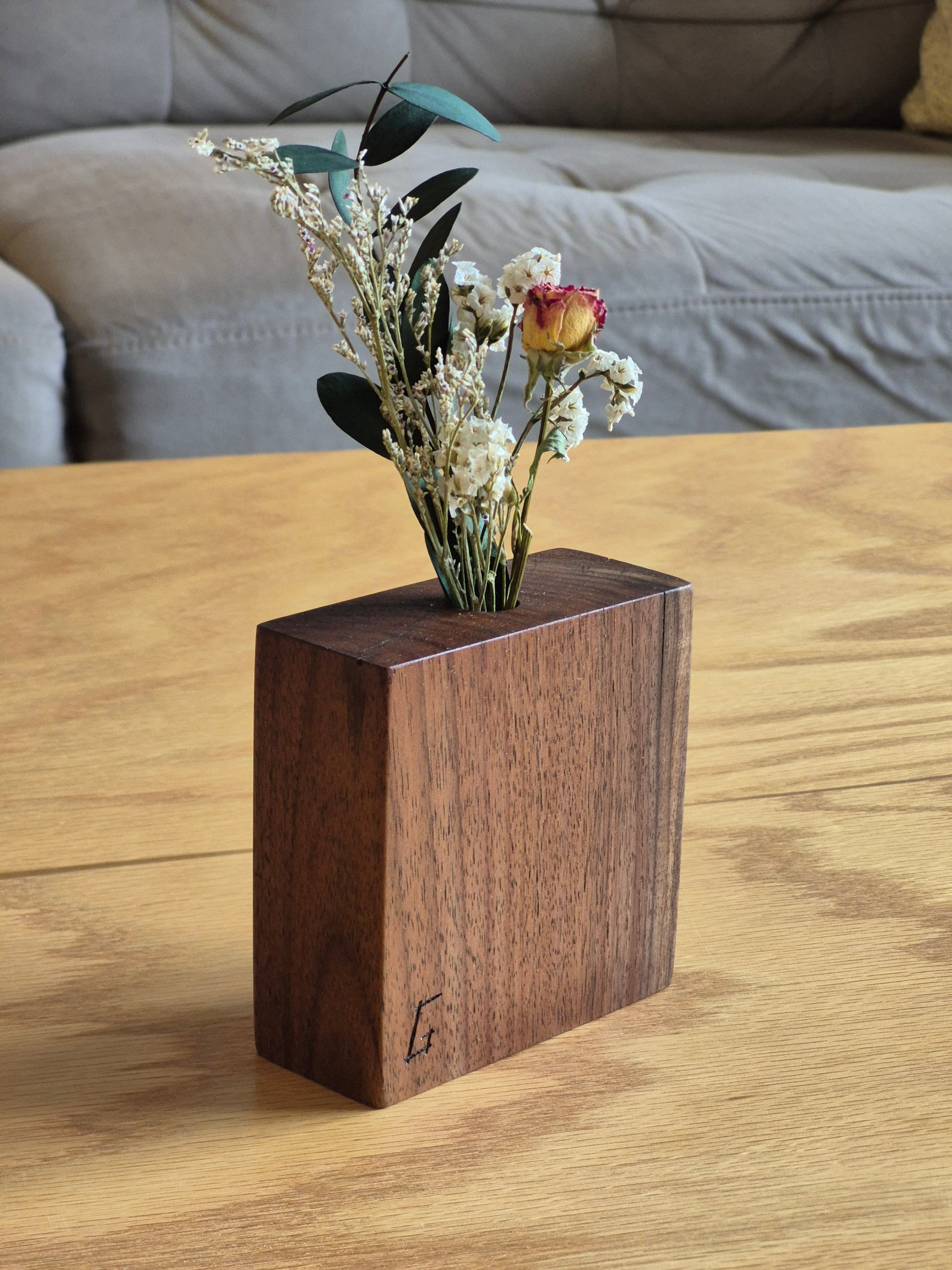 Single Fling Walnut Flower Vase