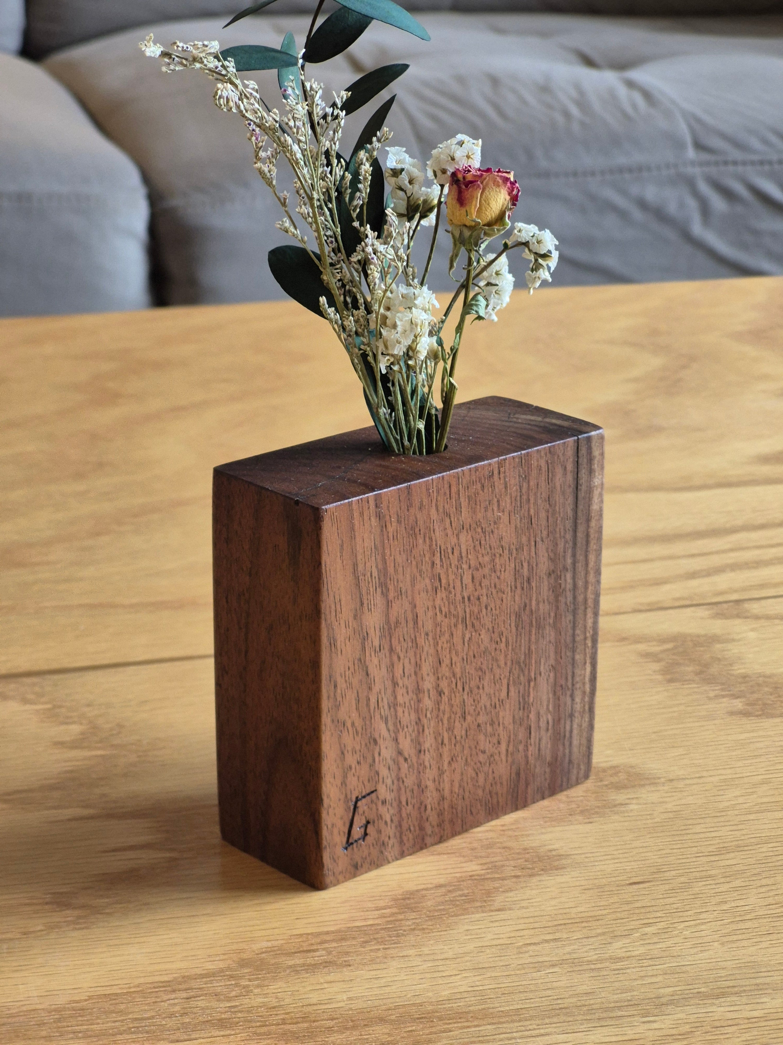 Single Fling Walnut Flower Vase