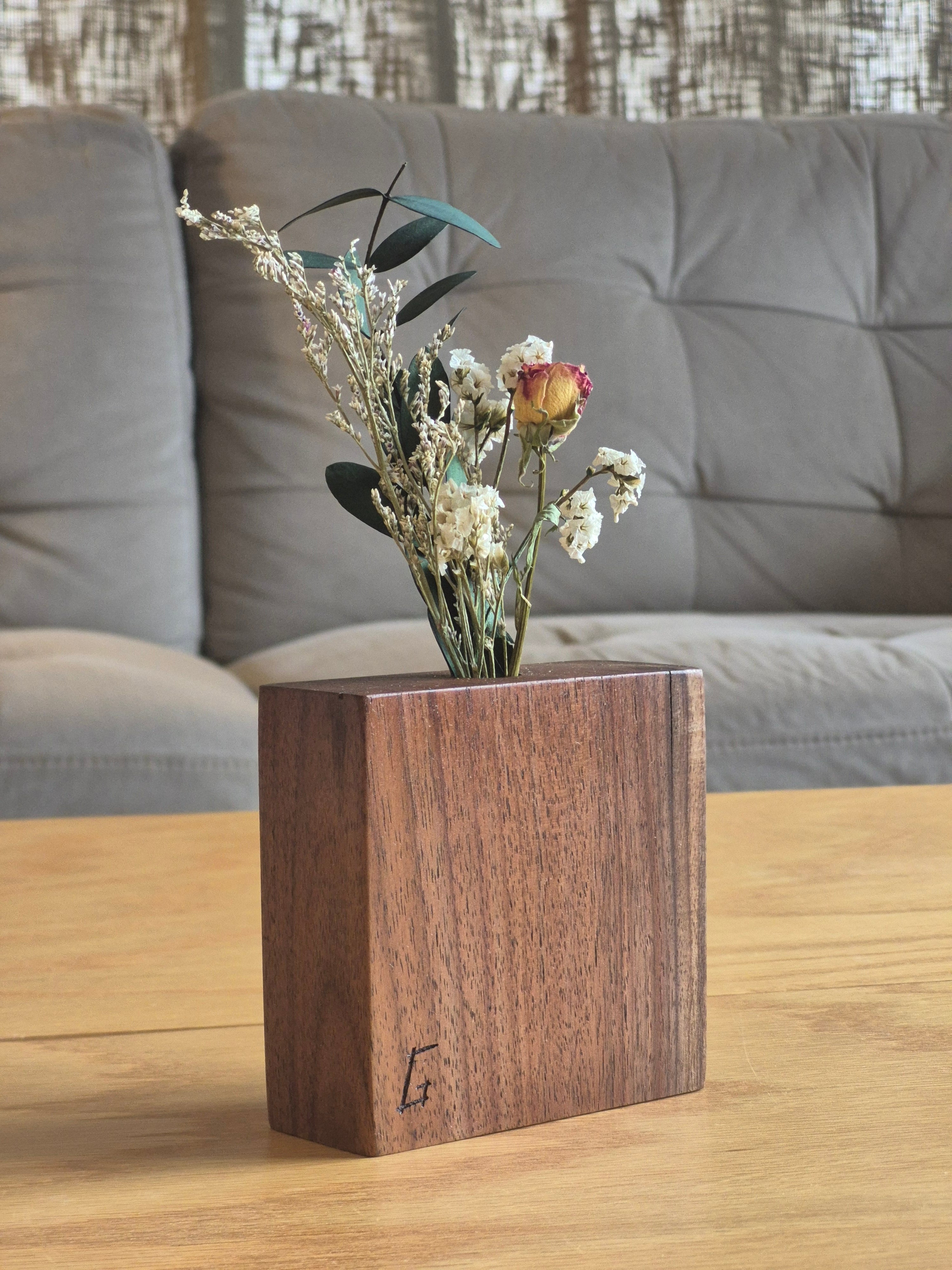 Single Fling Walnut Flower Vase