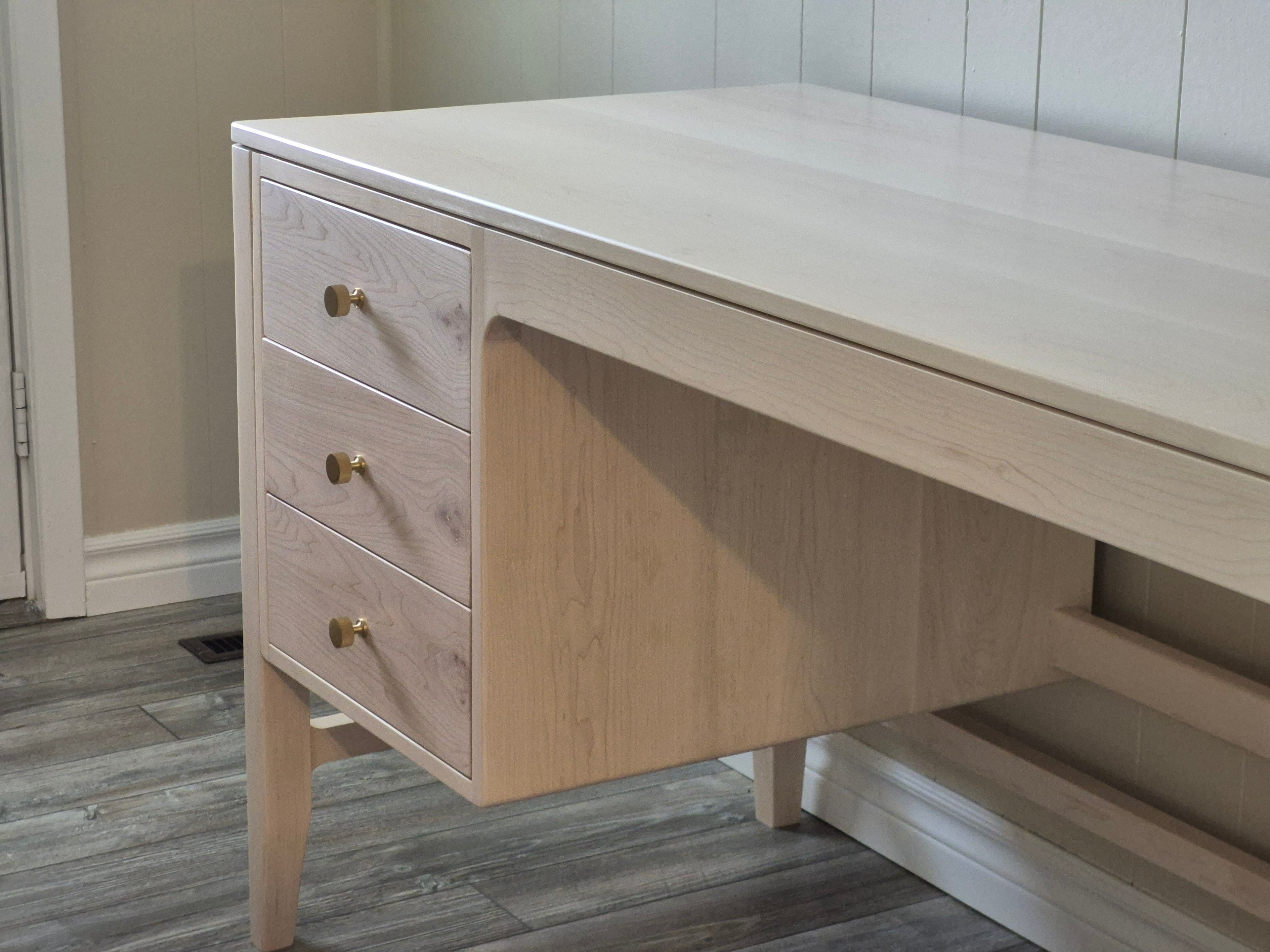 Chelsea Desk